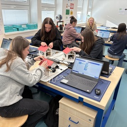 RoboFuture: Inovativní workshopy robotiky pro školy v regionu